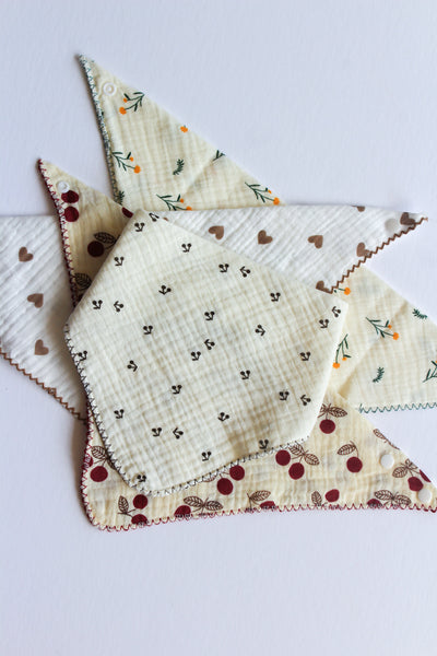 kerchief bib