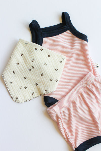 kerchief bib
